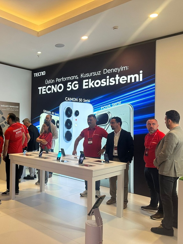 TECNO Modüler Telefonu ve Yeni 5G Modelleri Vodafone Zirvesi'nde Tanıtıldı